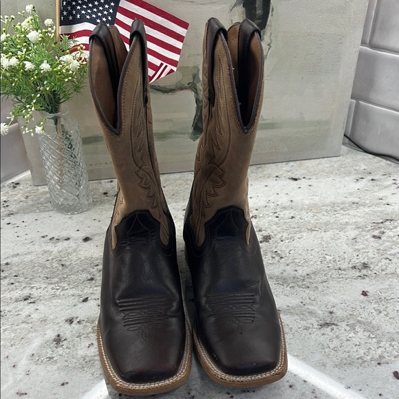 Ariat Brown and Tan Cowboy Boots - Picture 2 of 9